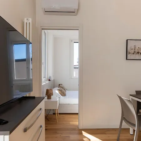 Bright Design - Isola District - Metro M3 Milano