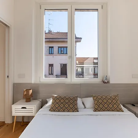Bright Design - Isola District - Metro M3 * Milano