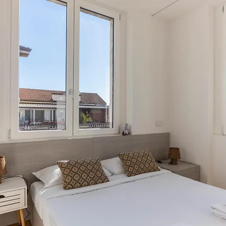 Bright Design - Isola District - Metro M3 * Milano