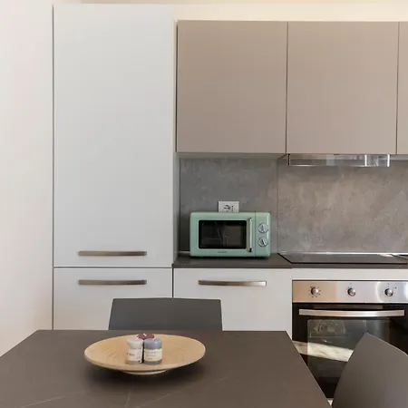 Bright Design - Isola District - Metro M3 Lejlighed