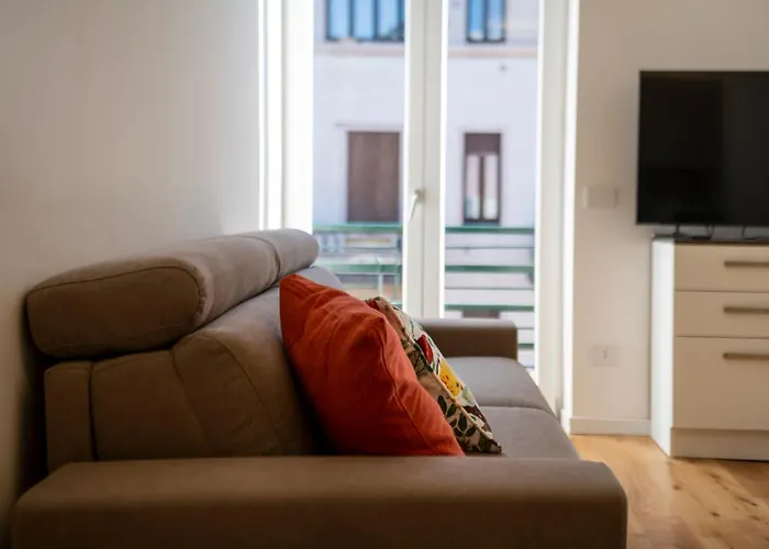Bright Design - Isola District - Metro M3 Milano