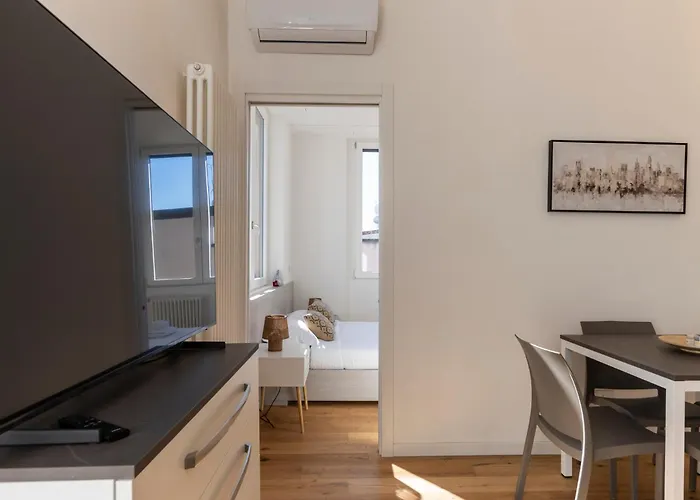 Bright Design - Isola District - Metro M3 Milano