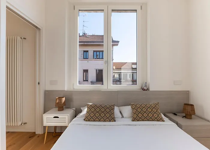 Bright Design - Isola District - Metro M3 * Milano