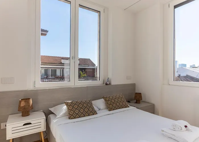 Bright Design - Isola District - Metro M3 * Milano