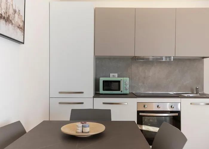 Bright Design - Isola District - Metro M3 Lejlighed