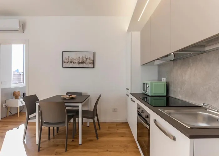 Bright Design - Isola District - Metro M3 Milano